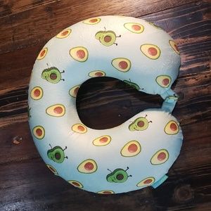 Avocado head rest in great condition!  Vaycay Everyday brand.  Super soft.